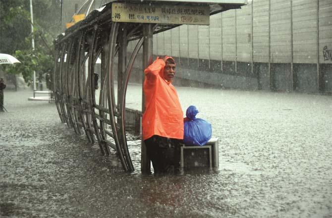The Meteorological Department has appealed to the citizens not to leave their homes.Picture:Inquilab