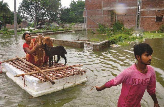 Muzaffarpur: A scene of evacuation from the flood-hit area. Picture:PTI