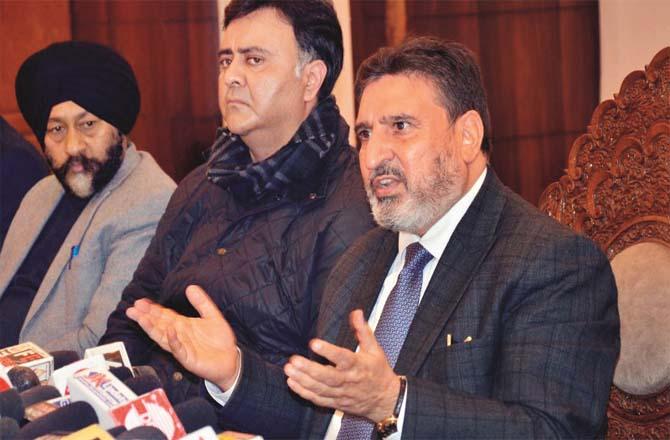 Jammu and Kashmir party chief Altaf Bukhari has signaled talks with the Center. (File photo)