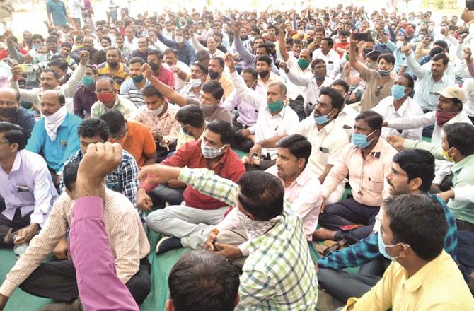 Teachers Protest at Azad Maidan - Pic : Inquilab