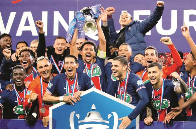 PSG players receiving the title expressing happiness.Picture:PTI