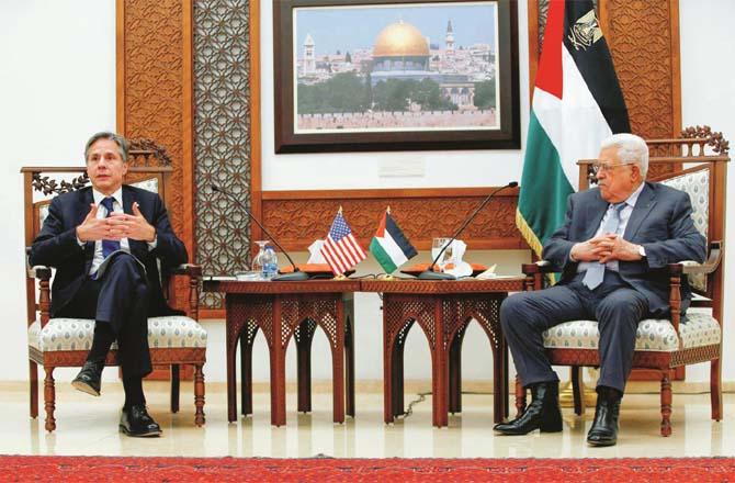 Palestinian Authority President Mahmoud Abbas and US Secretary of State Anthony Blankenship (Photo: Agency)