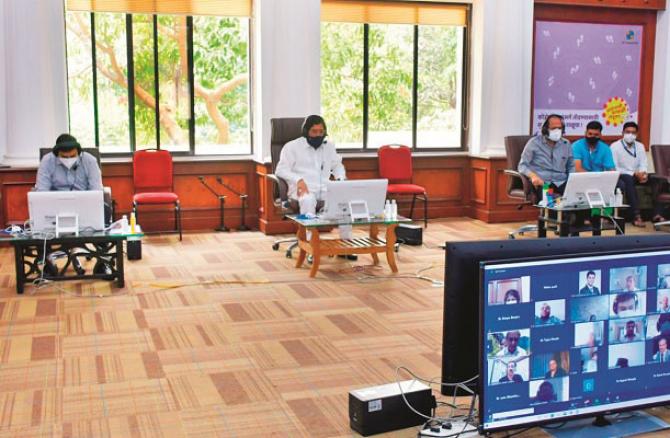 Minister of State Eknath Shinde held an online meeting with doctors of the police station..Picture:INN