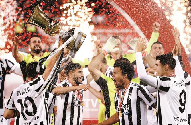 Juventus players celebrate with a trophy after beating Atlanta 1-2.Picture:INN