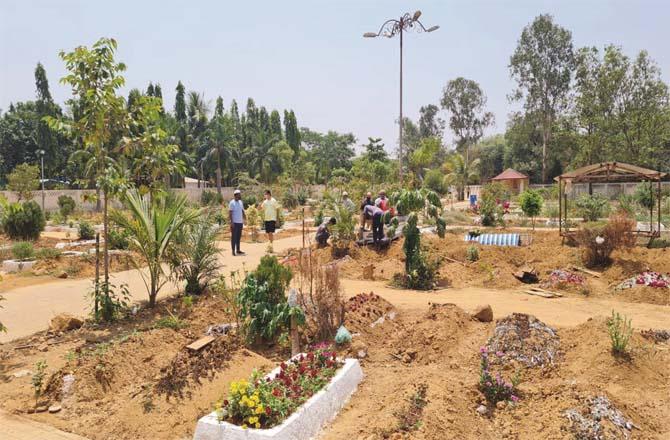 Like other areas, the Miraroad Cemetery has run out of space for burial.Picture:Inquilab
