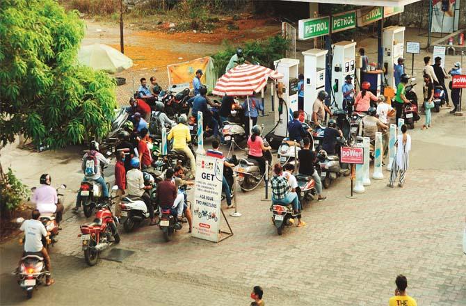 People line up at a petrol pump in Borivali.Picture:Inquilab