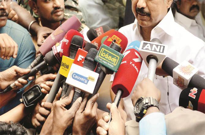 Electronic media.picture:Midday