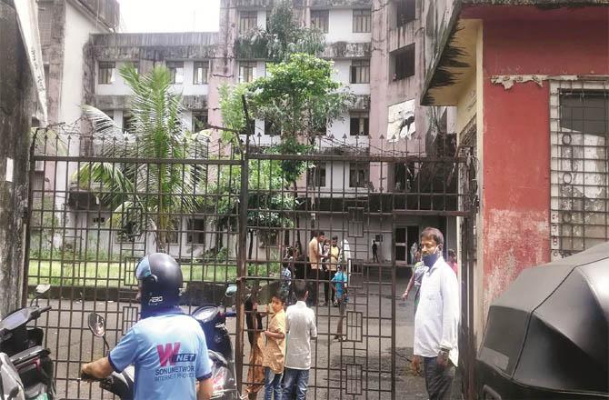 Students face difficulties at Municipal Urdu School in Sanjay Nagar, Gondi.