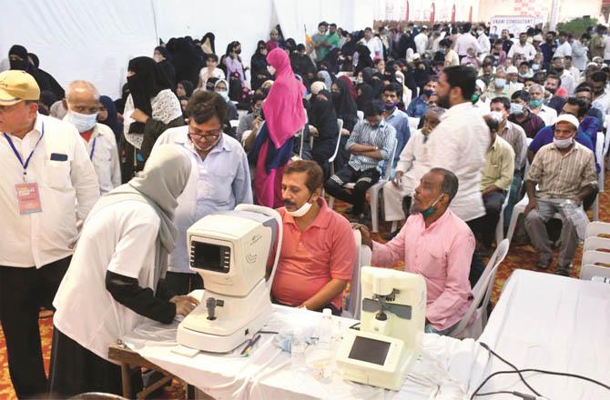 Doctors examine patients at a medical camp in Madanpura.;picture:Inquilab