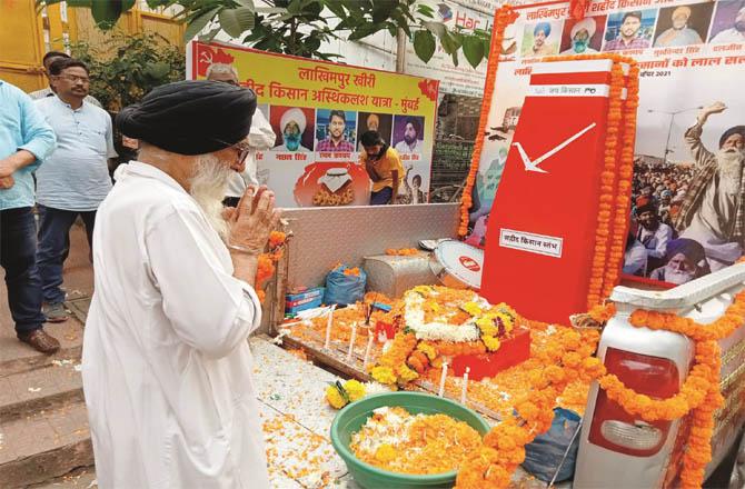 During the Ashti Kalash Yatra at Sion Koliwada, a large number of citizens paid homage.