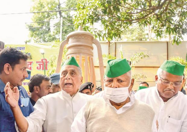 Lalu Yadav arrives for the unveiling of the lantern. .Picture:INN