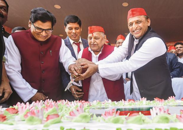 A cake is being cut on Mulayam Singh Yadav`s birthday.Picture:PTI