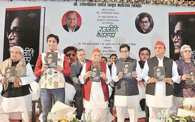 PictureLucknow: On the occasion of the launch of the book, Mulayam Singh, Akhilesh Yadav, Kumar Vishwas, Prof. Ram Gopal and others.Picture:PTI