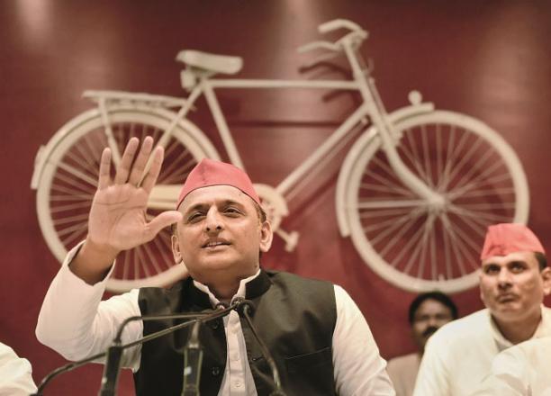 Akhilesh Yadav addressed a meeting of the Working Committee of the Mulayam Sangh Youth Brigade. Picture:Agency 
