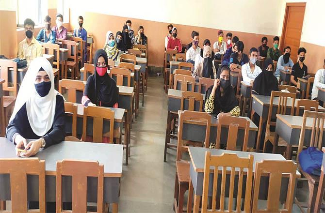 Students can be seen sitting in the classroom at akbar peerbhoy college.Picture:Inquilab