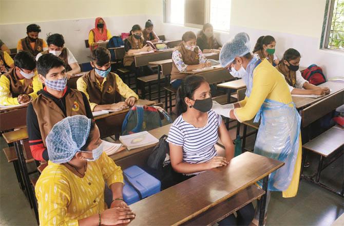 Students will be vaccinated in 5,000 colleges in the state. (File photo)