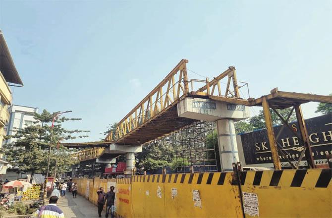 Much of the Skywalk adjacent to Kalyan Station has been demolished. Picture:Inquilab