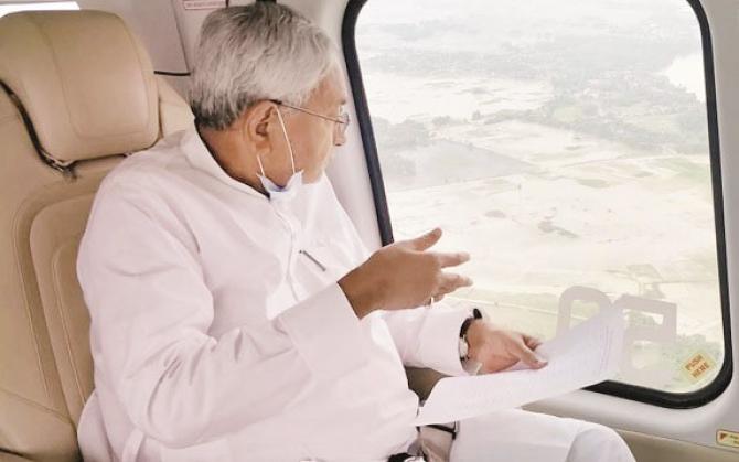 Chief Minister Nitish Kumar inspecting the air.Picture:INN