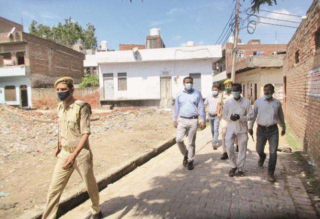 DM Chand Raja Vijay Singh of Wazabad is inspecting an area.Picture:INN