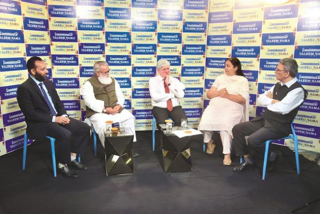 PictureDuring an informal discussion after the discussion,Ms. Sangeeta Kabaddi, Business Head of Inqilab and  Infomedia talking to the participants of the discussion. Picture: Inquilab, Shadab Khan