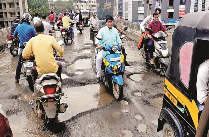 The citizens of Bhiwandi are worried about the potholes.Picture:Inquilab