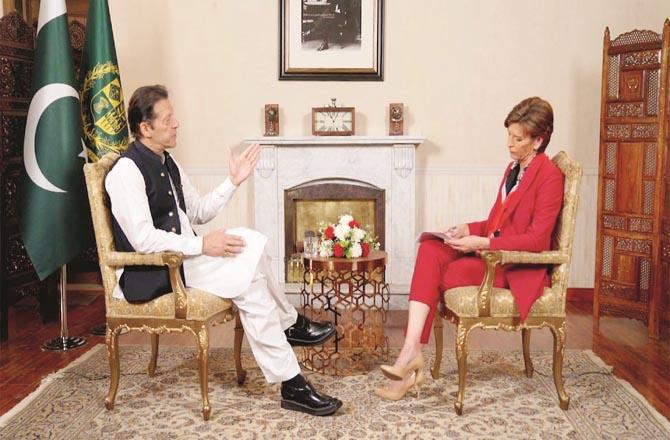 Imran Khan during the interview (Photo: Agency)