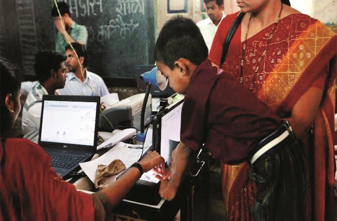 The Education Department has directed to enter the details of Aadhar card of the students on the simple portal. (File photo)