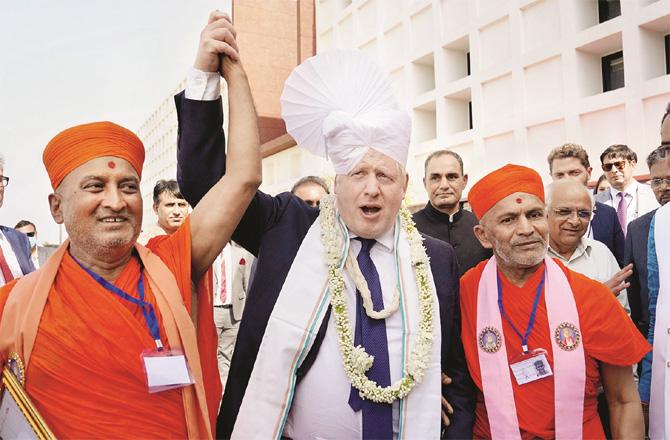 Boris Johnson wearing a turban during a program at the University of Biotechnology in Gujarat. (PTI)