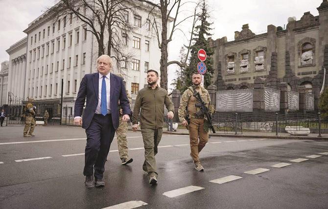 Johnson and Zelensky surveying a devastated area of Kyiv.Picture:INN