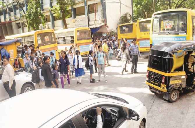 Parents and guardians suffered mental distress due to the mistake of the bus driver. (File photo)