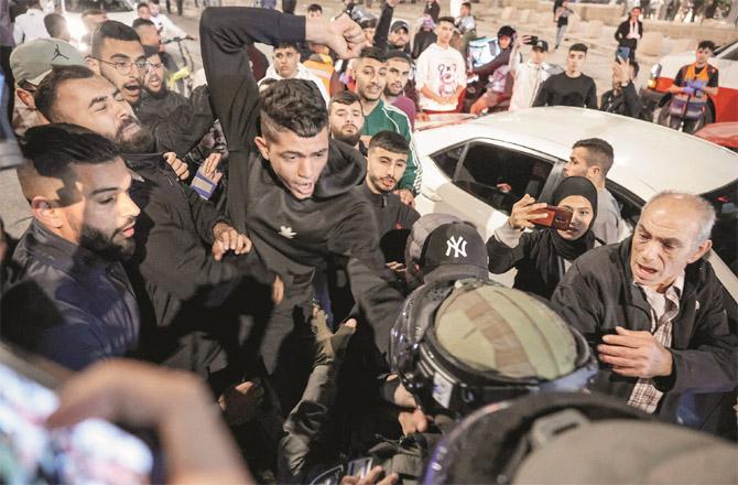 Palestinians resist Israeli police brutality in Damascus