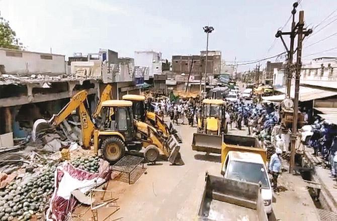 Shops and houses of Muslim accused being demolished after sectarian violence in Khargone