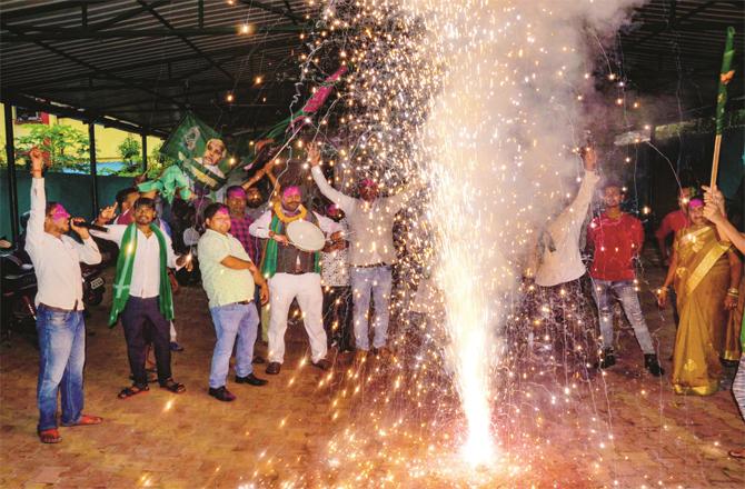 RJD workers celebrate the formation of the new government in Patna. (Photo: PTI)