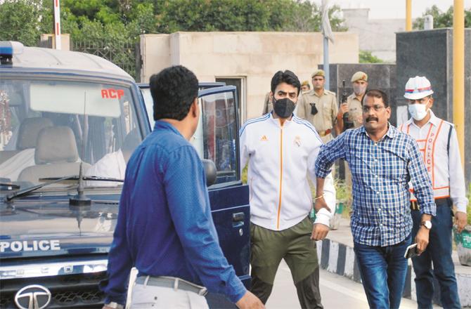 Noida police taking away Shrikant Tyagi. (PTI)