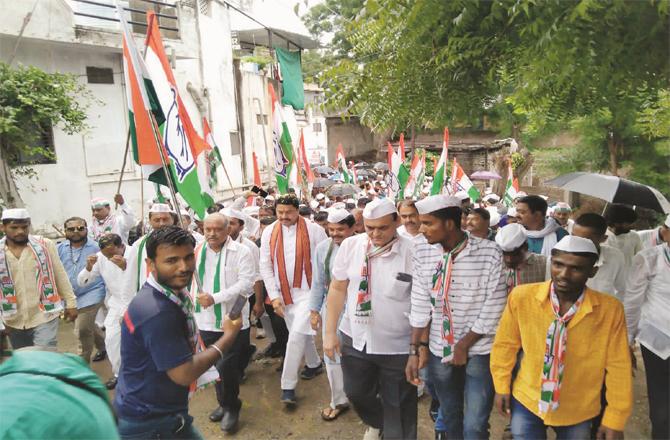 On Wednesday, Azadi Guru Padyatra was taken out under the leadership of Nana Patole in Baldana district while the Yatra was organized in Dhulia under the patronage of Congress Dohan Bhavan leader Bala Saheb Thorat.