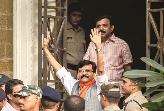 Before entering the office of ED, Sanjeer Raut declared that he would not bow down under any circumstances.Picture:PTI