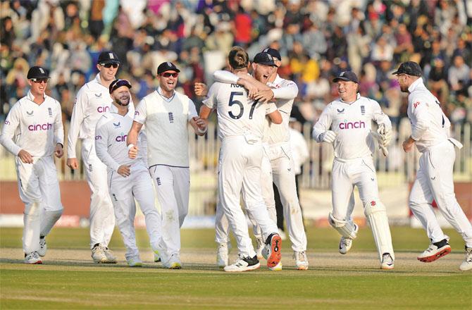 England players are seen celebrating after taking Pakistan`s last wicket. (PTI)