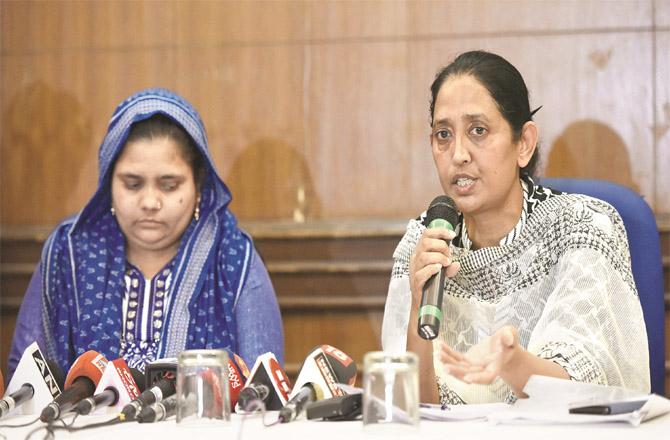 Bilkis Bano with her lawyer in a press conference. (file photo)