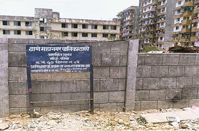 The space reserved for the welfare center and library where the board of the Thane Municipal Corporation is also installed; Photo: INN