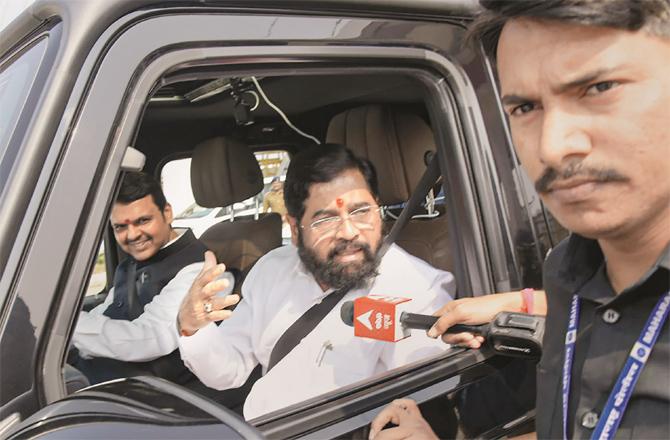 Chief Minister Eknath Shinde and Deputy Chief Minister Devendra Fadnavis during a trip to Samrudhi Highway.(PTI)