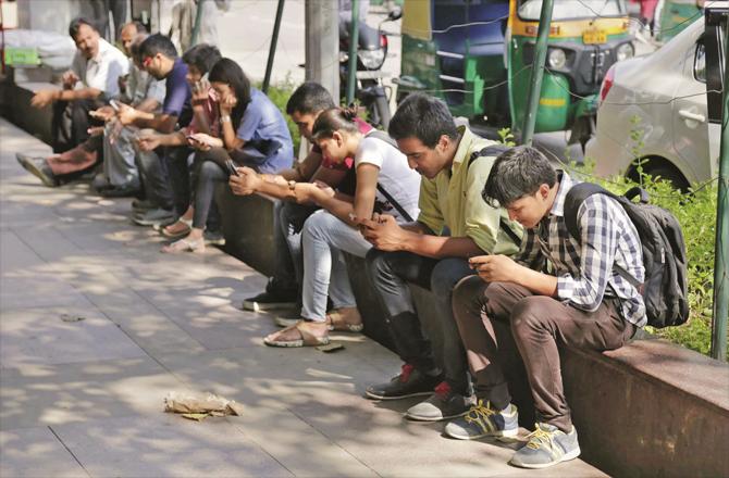 Is the public`s interest in mobile phones decreasing or is it the effect of inflation? (File Photo)