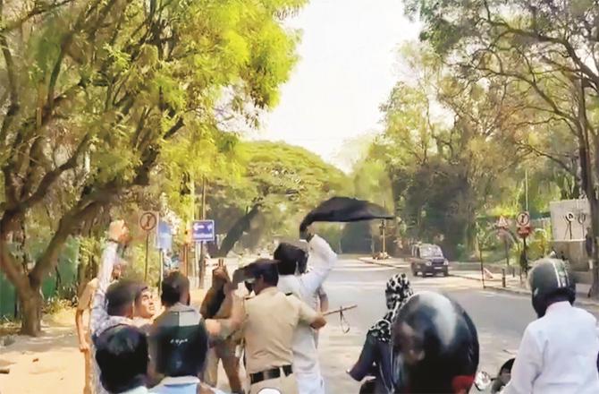 In Baudhan, Swarajya Sanstha workers can be seen displaying black flags and being stopped by the police.