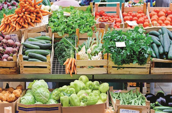 پونے کی ہول سیل منڈیوں   میں سبزیوں کی بہتات ، قیمتوں میں گراوٹ 