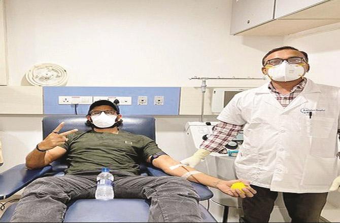 Hrithik donating bright blood