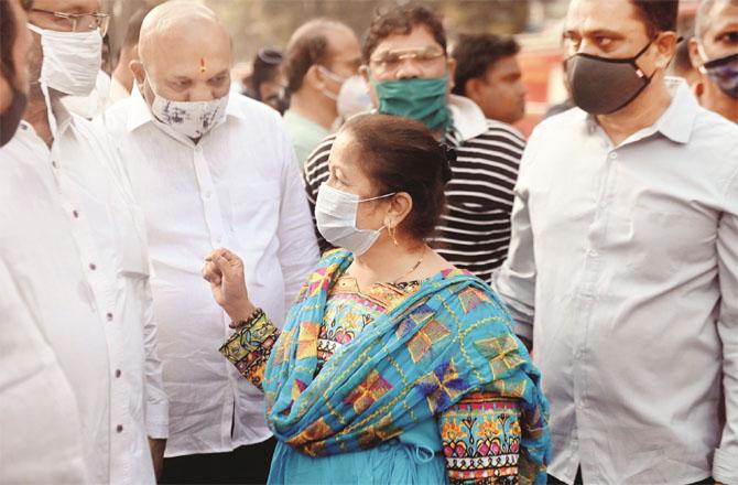 Mumbai Mayor Kishori Pednikar (right) visited the crash site