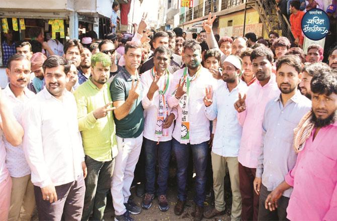 Winning Congress candidates and their supporters celebrating.