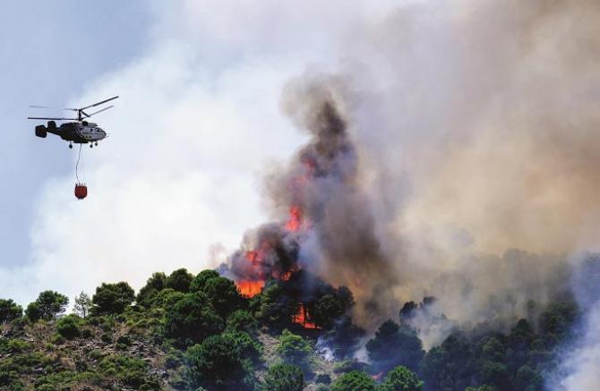Attempt to put out fires with the help of helicopters in Spain.Picture:AP/PTI