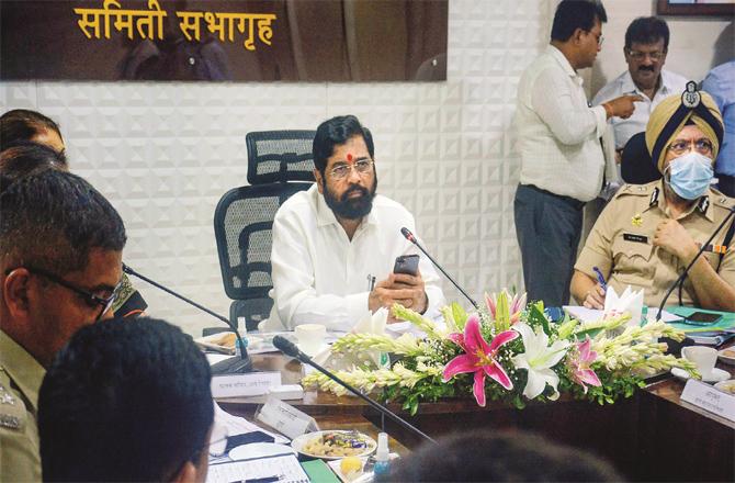 Chief Minister Eknath Shinde held a meeting at the office of the District Collector of the thane