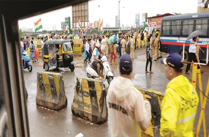 Congress workers on the east side of Bandra railway station