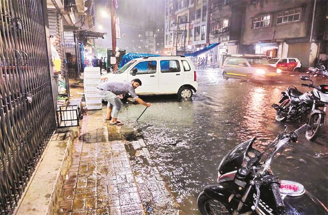 Efforts are being made to drain the sewage flowing on the road.